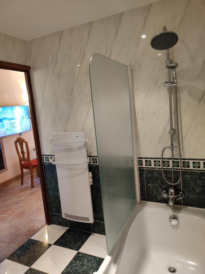Hostellerie Les Hauts De Sainte Maure מראה חיצוני תמונה