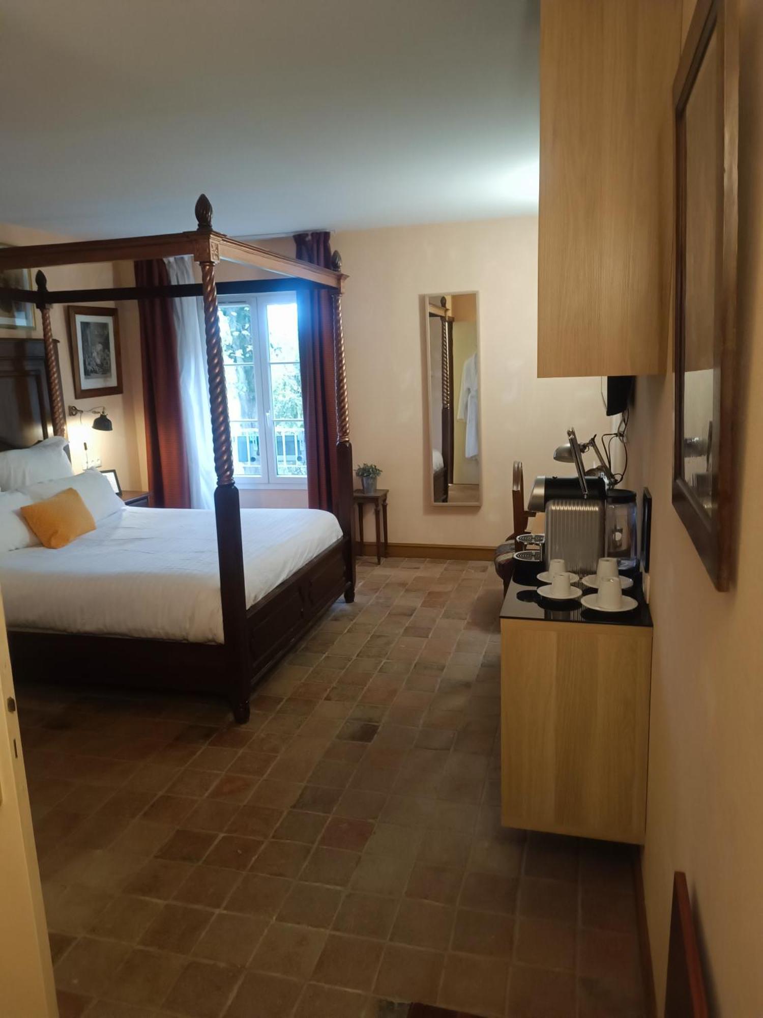 Hostellerie Les Hauts De Sainte Maure מראה חיצוני תמונה